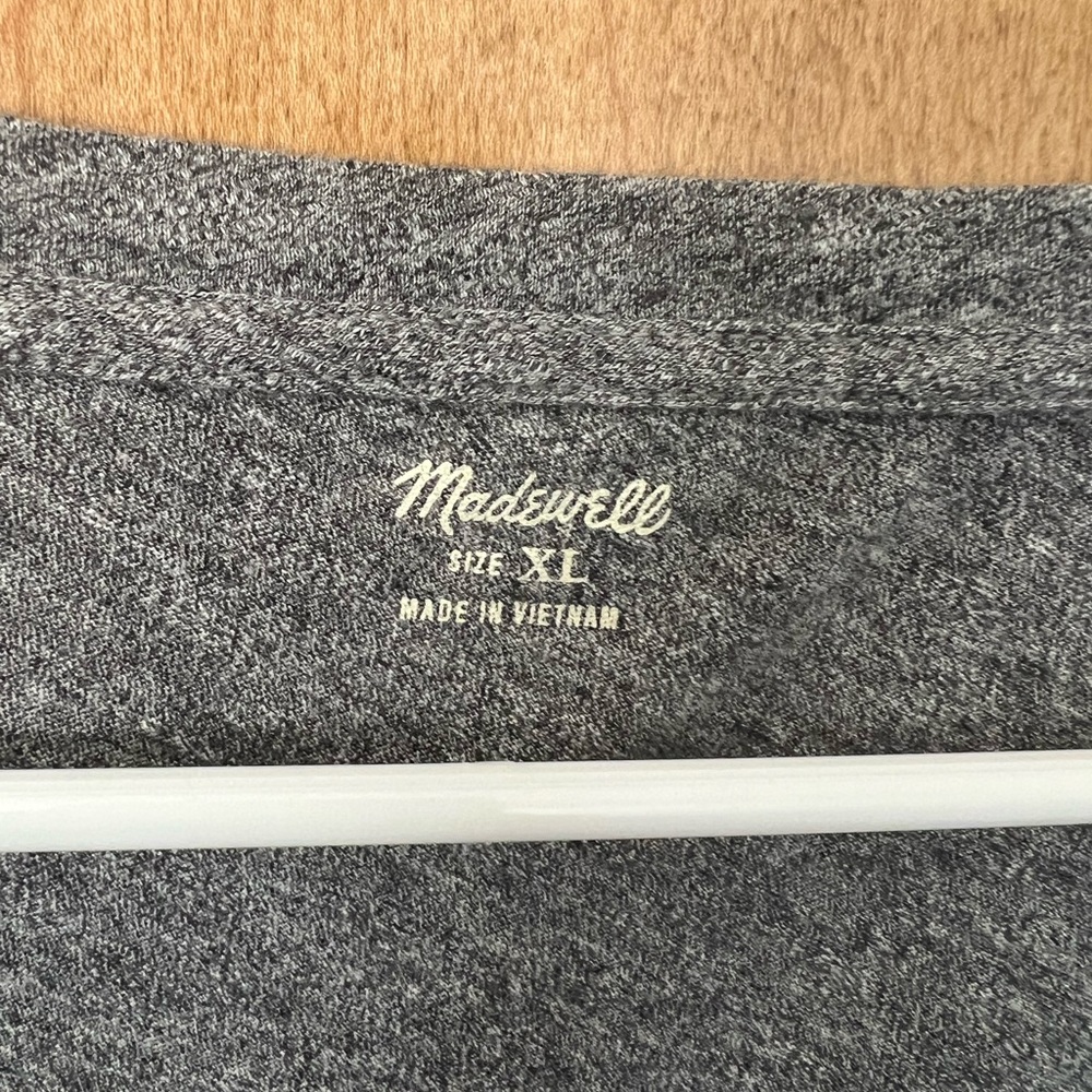 Madewell v neck pocket tee - Picture 2 of 4